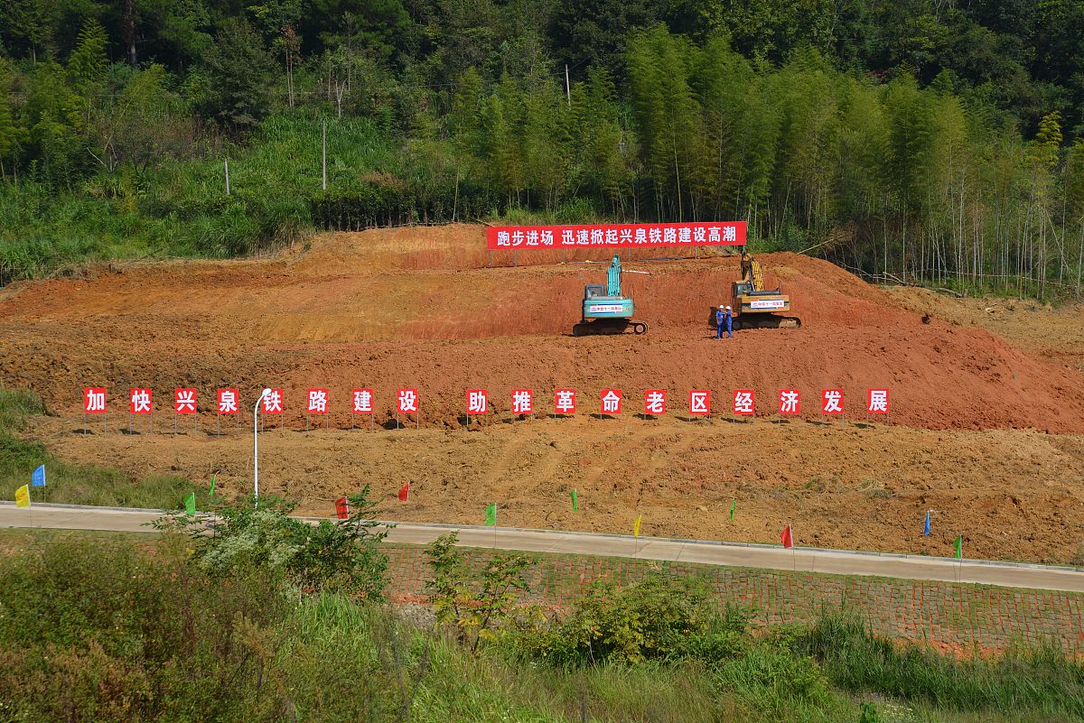 泉州工程职业技术学院单招有高铁乘务专业吗？专业选择建议