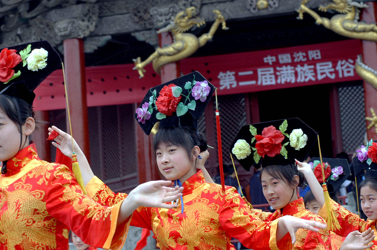 2005年5月15日上午,中国沈阳第二届满族民俗节在故宫大政殿前举行,参