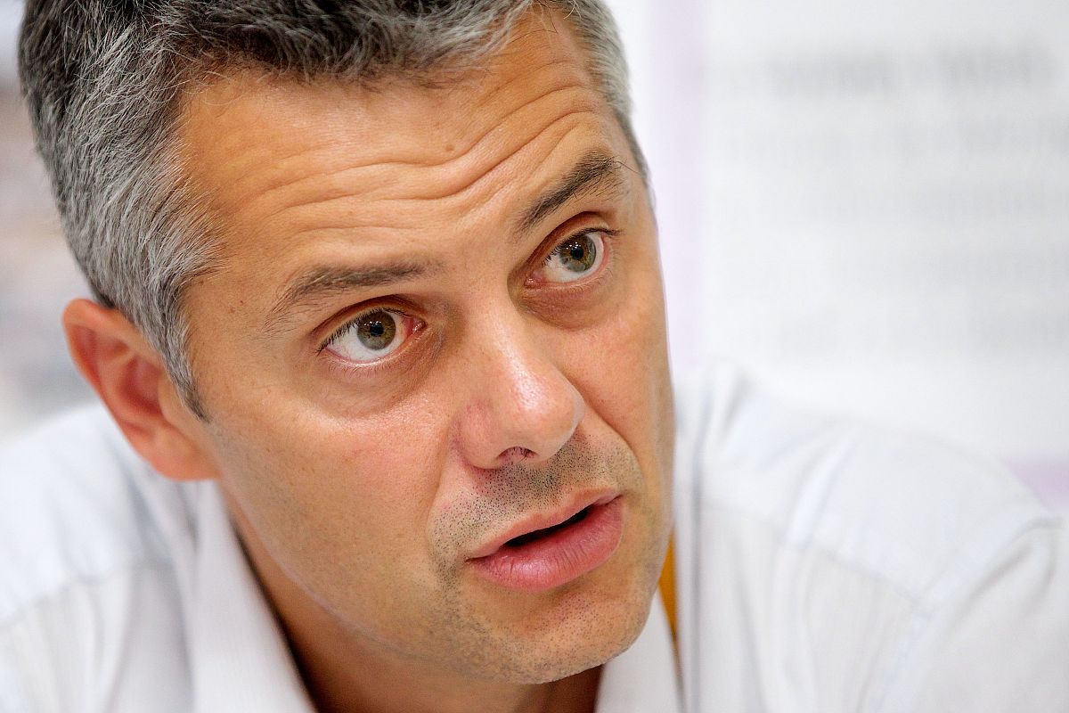 51	采购计划制定方面广州L食品有限公司的采购计划制定主要由各门店的经理根据销售情况和库存情况提出申请经过总部审核后由采购部门进行统一采购。但是由于销售和库存数据的准确性和实时性不足往往导致采购计划制定存在较大的误差。52	供应商选择方面广州L食品有限公司的供应商选择过程中价格因素过于突出对供应商的质量、服务等方面的评估不够充分往往忽略了供应商的质量、服务等方面的评估。53	订单管理方面广州L食品