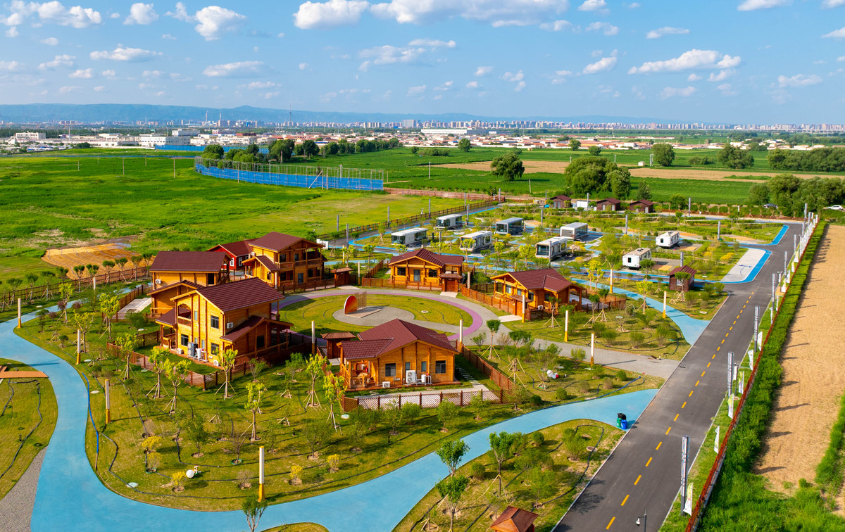 生态康养旅游产品开发三大支柱：自然、市场与社会环境分析