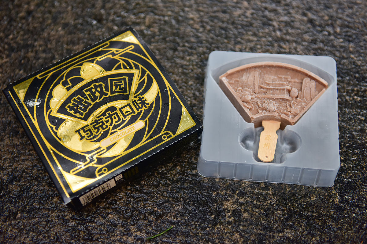 帮我在小红书写一篇笔记产品是万寿斋黄金唱片可以定制一个饼是650g100字