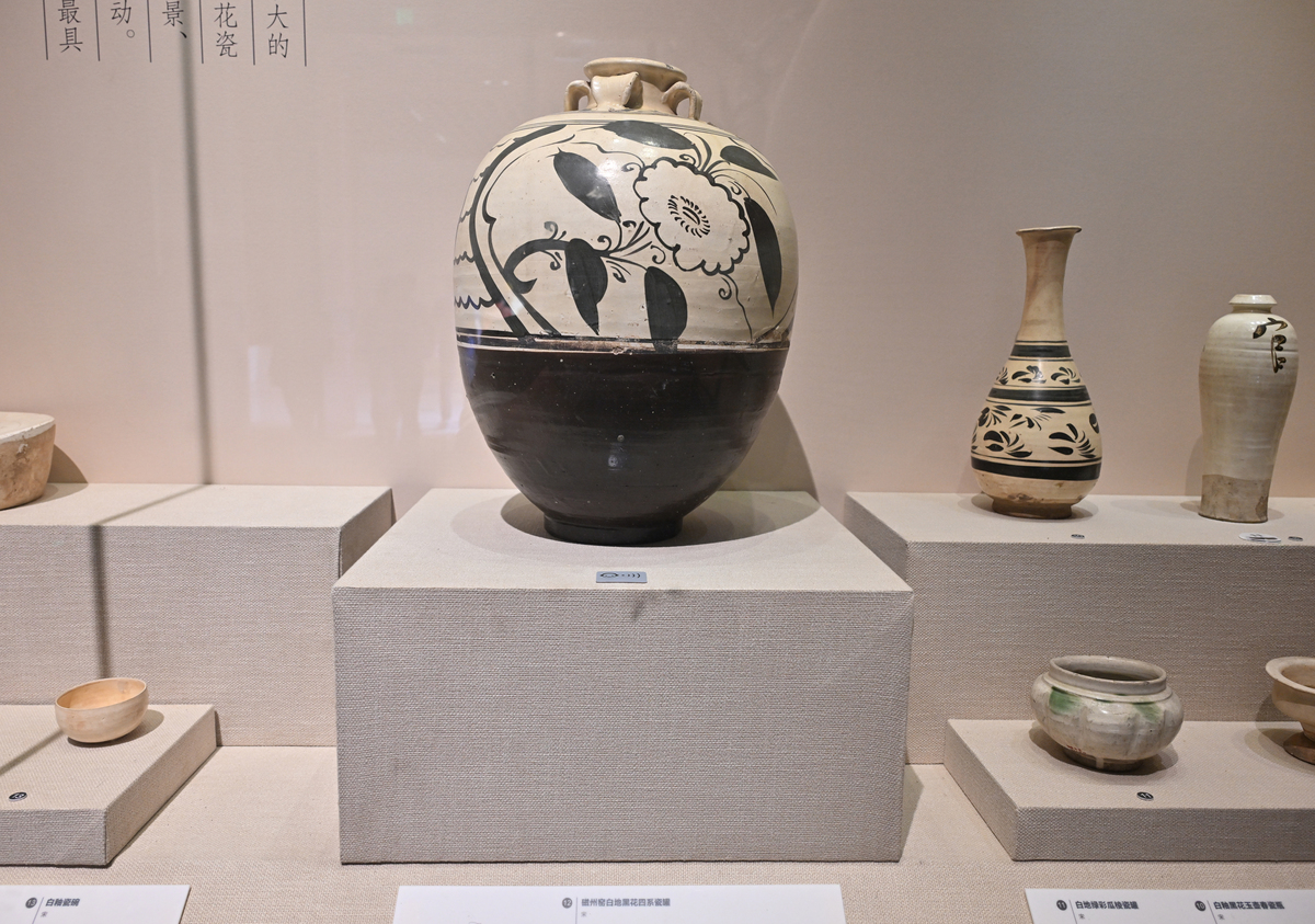 中世纪陶艺与现代陶艺：异同比较