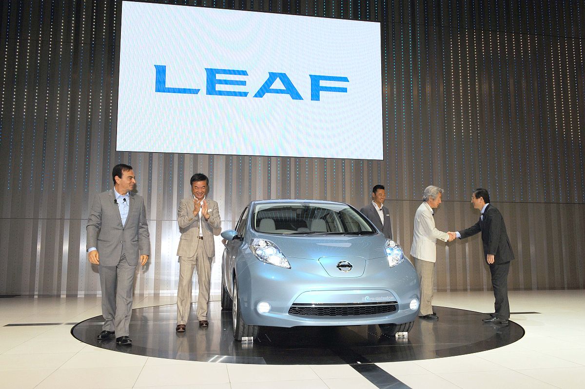 august 2, 2009, yokohama, japan: japanese automaker nissan unvei