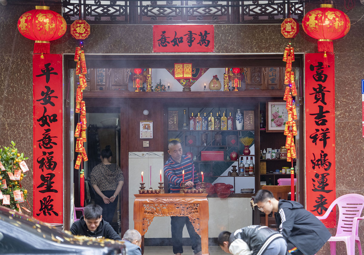 四间堂屋吉星高照摆放位置:门中还是房顶? 四间堂屋吉星高照摆放位置:门中还是房顶?