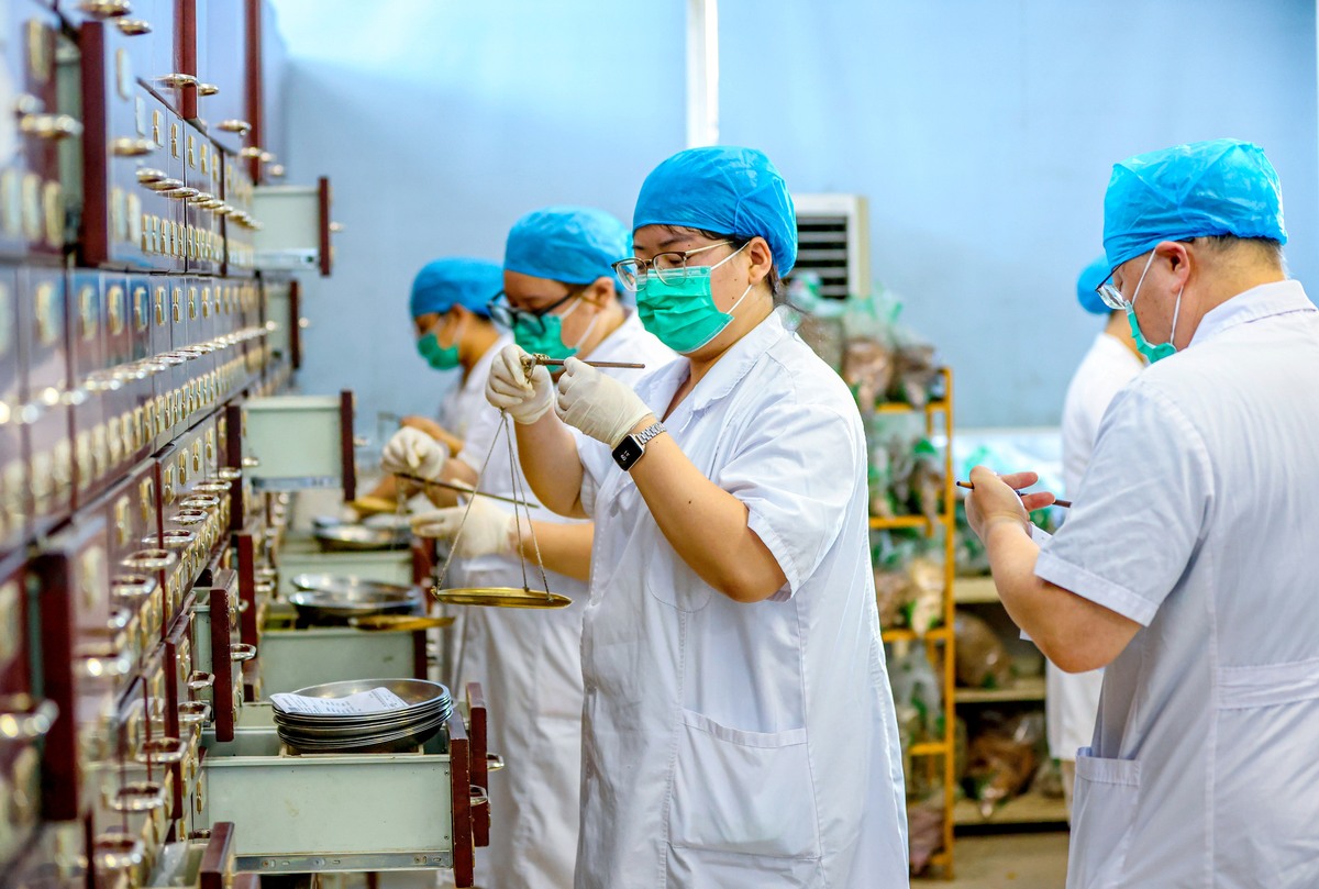 重庆渝西卫生学校中药专业：学习中药学，开启你的中医之路