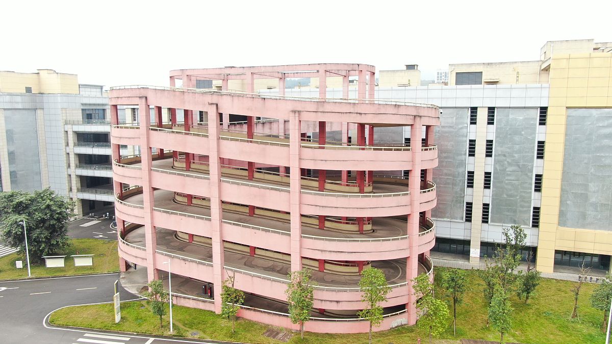 重庆市龙门浩职业高级中学地址和乘车路线