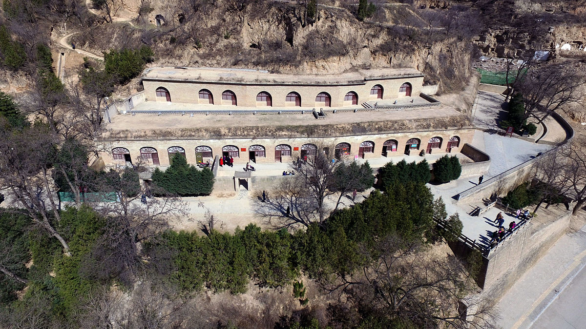 论述延安市杨家岭红色旅游景区红色旅游人才建设方面情况不少于500字。