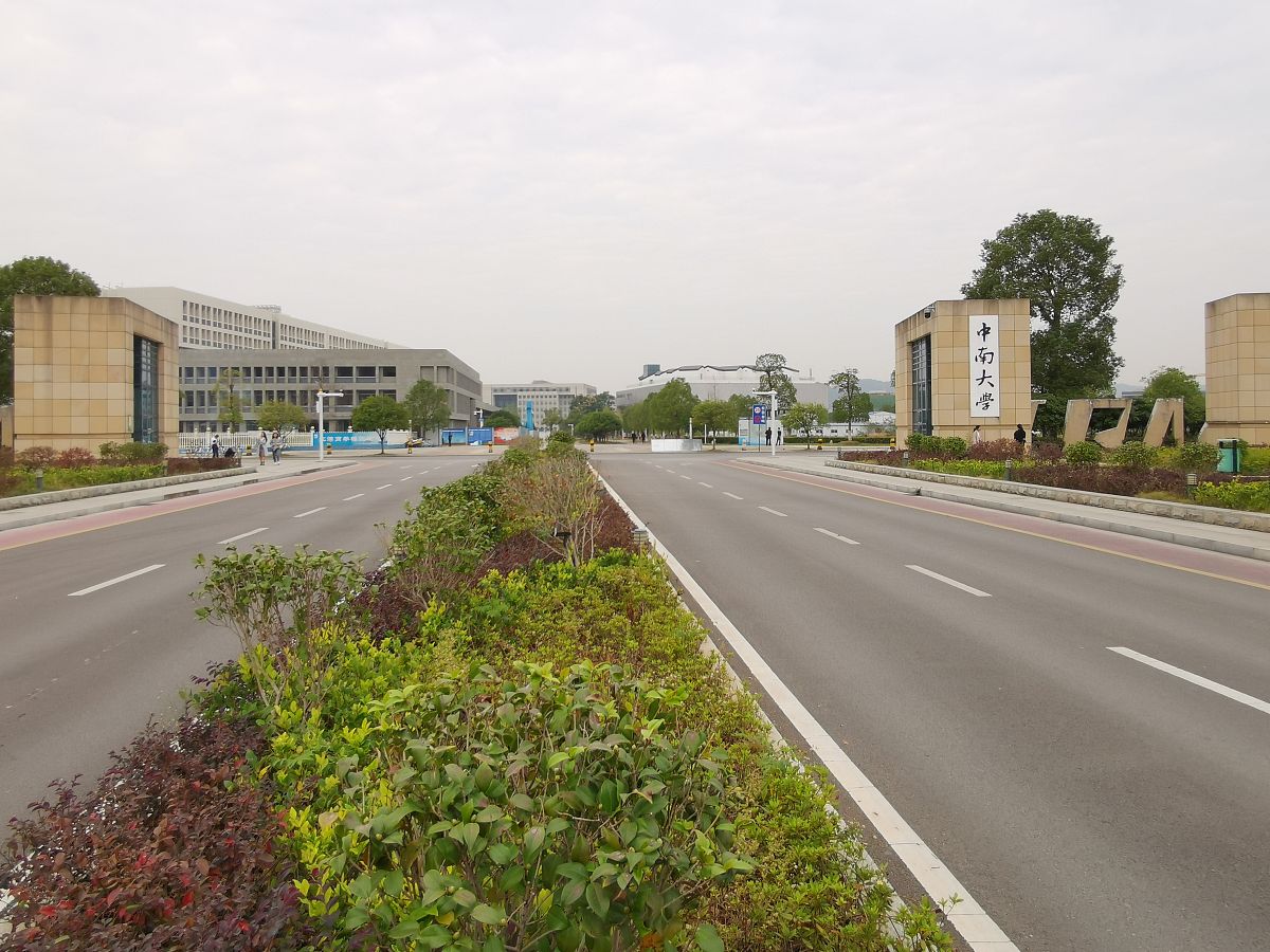 湖南潇湘技师学院热门专业：机电工程技术和计算机科学与技术