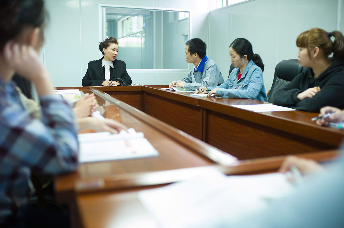 财务实习生面试问题：如何处理出纳拖延资料？