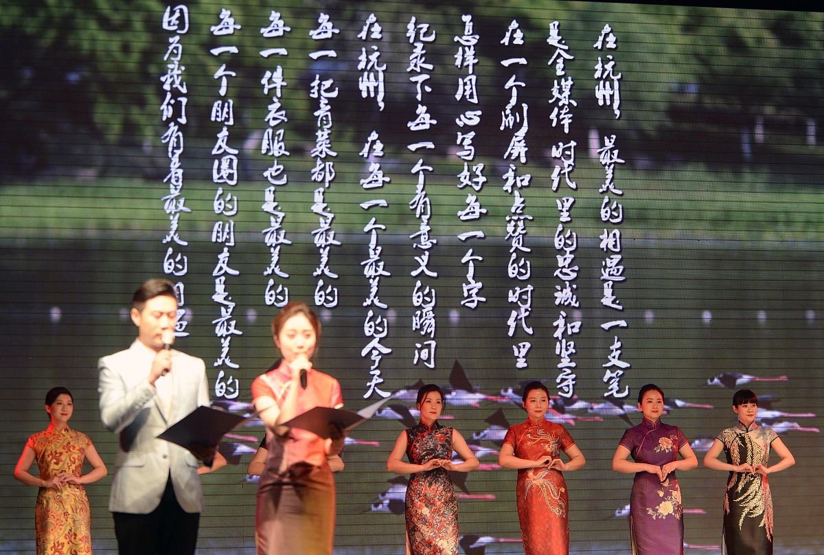 写一首夸奖张萍的诗句