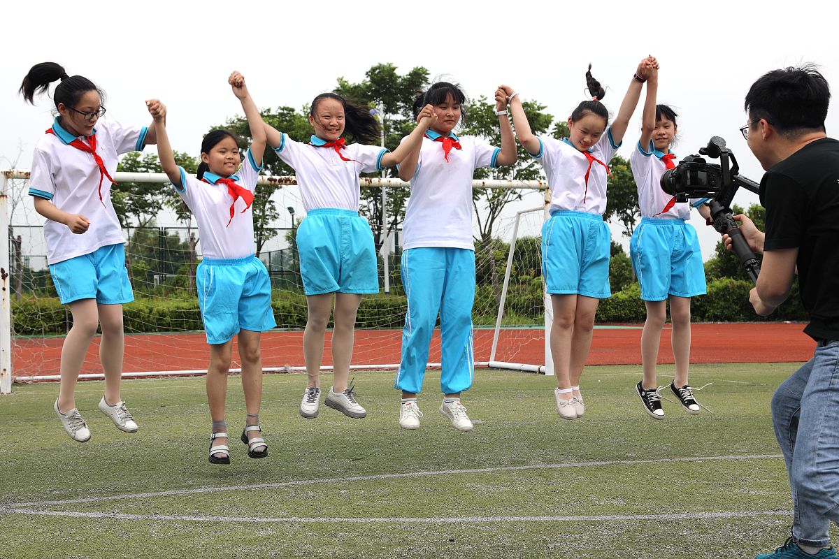 小学生毕业难忘的成长瞬间 300字
