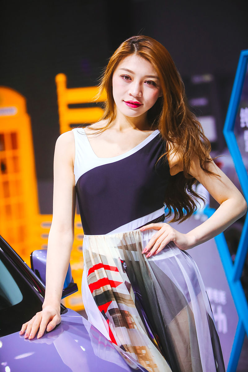 救救小姐姐正版手游更新日志：全新关卡、道具和社交功能！