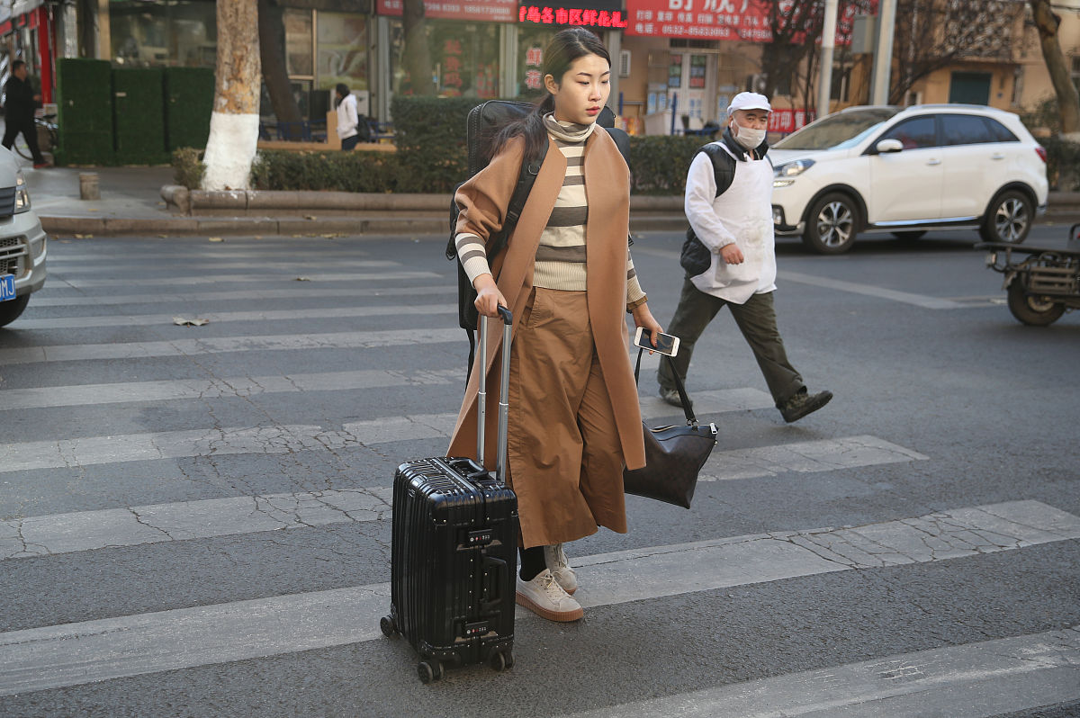 撰写一篇高质量的时尚穿搭文案内容深度有品位治愈气息拉满