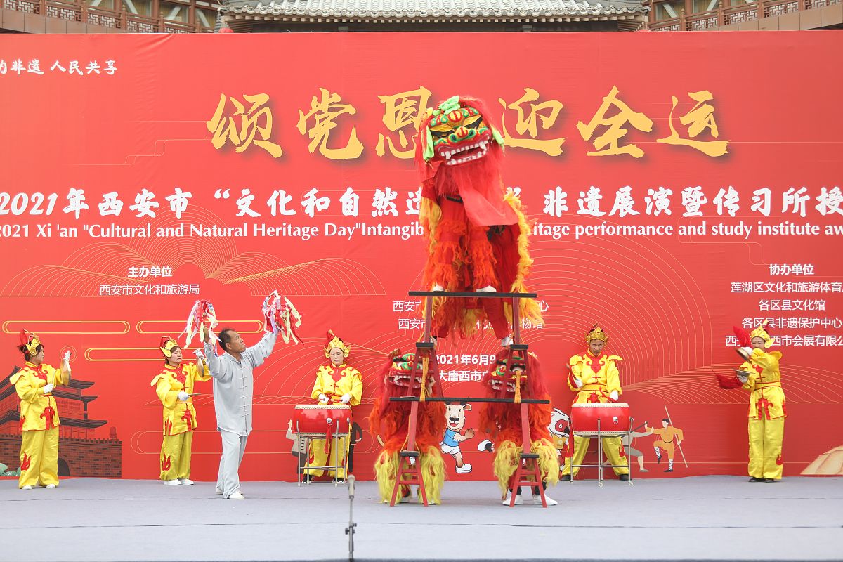 西安美容美发学校告诉你化妆行业前景如何？