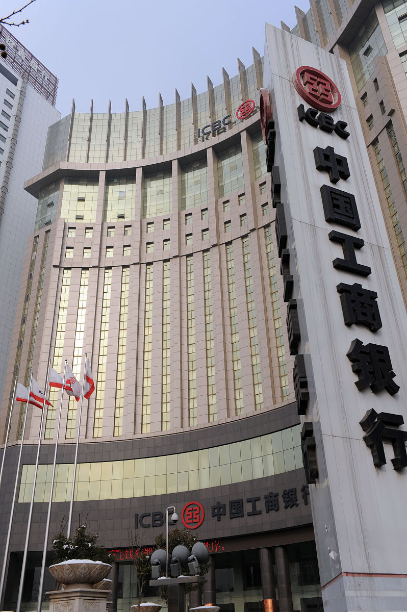 鑫湖假日酒店属于咸阳市中心还是市外回答加拓展。