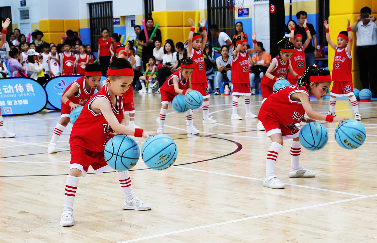 《星成篮球》是品牌名称经营少儿篮球培训。想以名字编辑一个solgan需要里面涵和成字例如：星秀有热爱 成长不等待