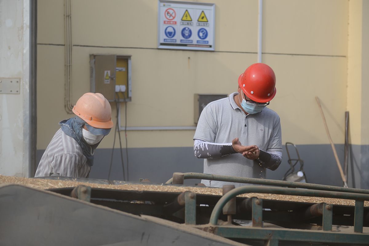 建筑屋面的质量控制中加强屋面施工质量监督检测