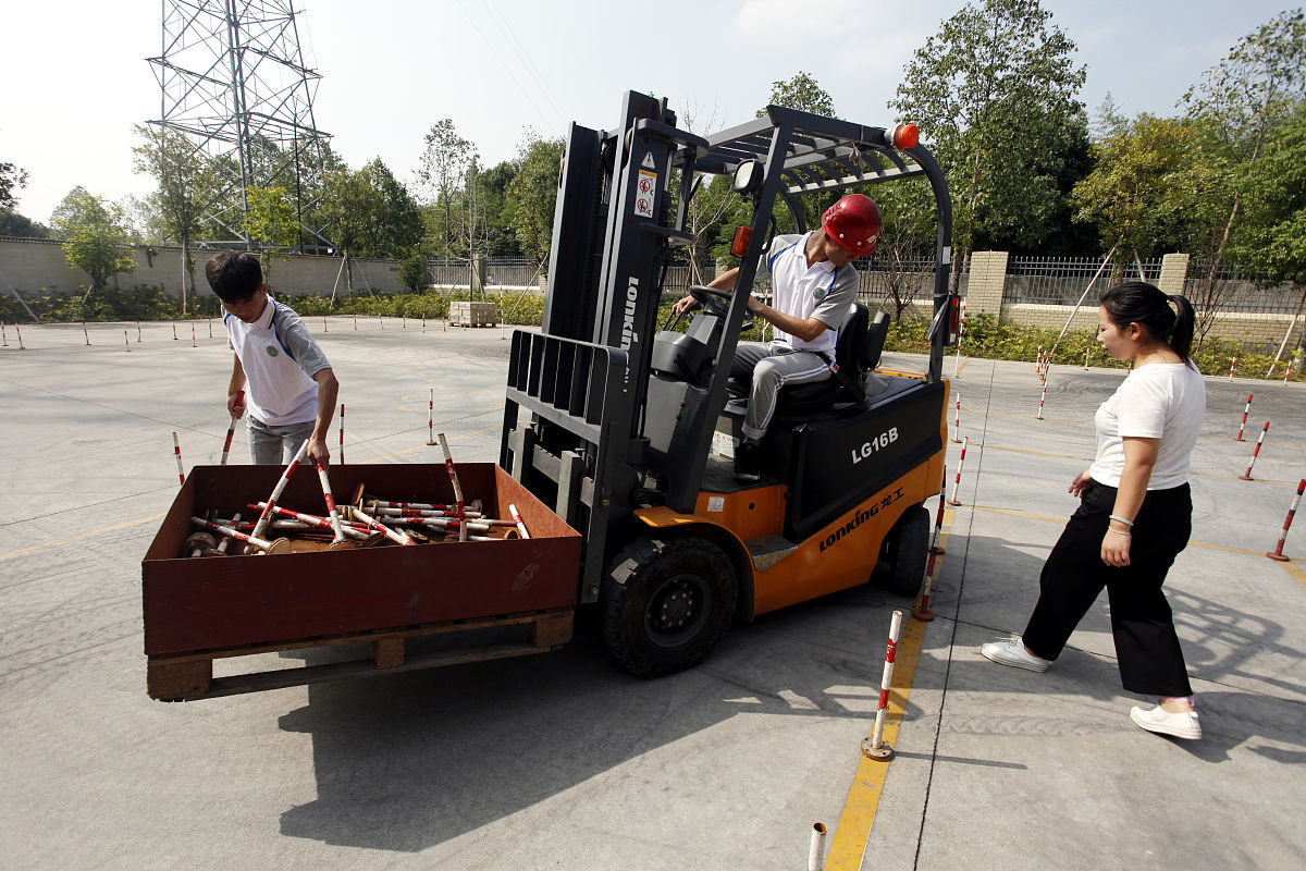前移式叉车使用方法详解：安全操作指南及注意事项