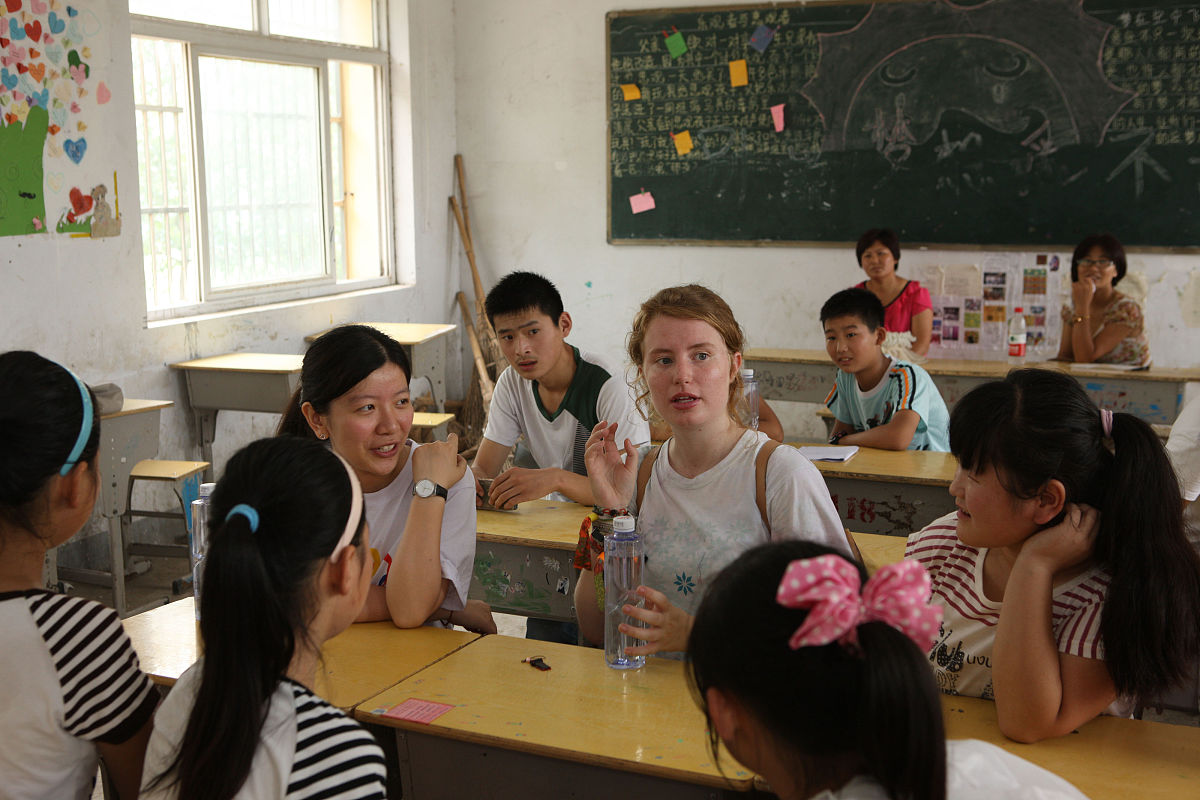 幼儿园教师教育程度与教学经验研究：农村与城市差异