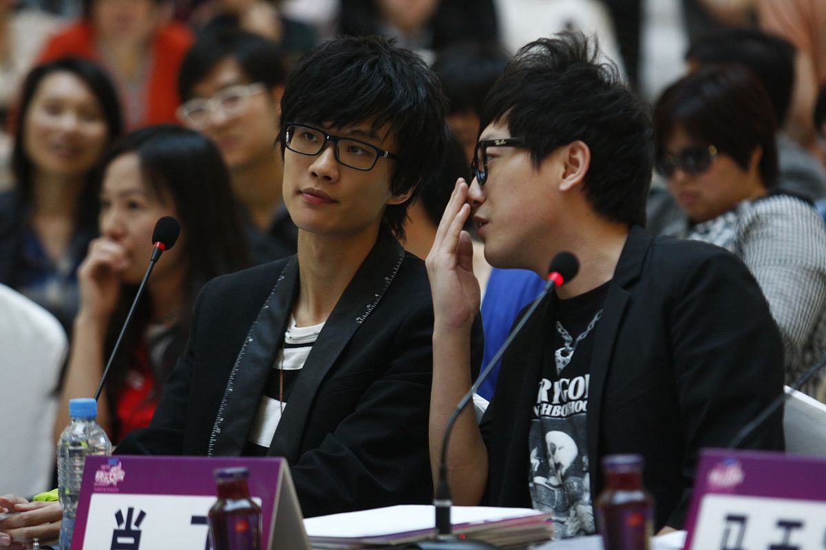 2011年5月2日,北京,歌手担任快乐女生北京地区30进20评委.许嵩 +++_++