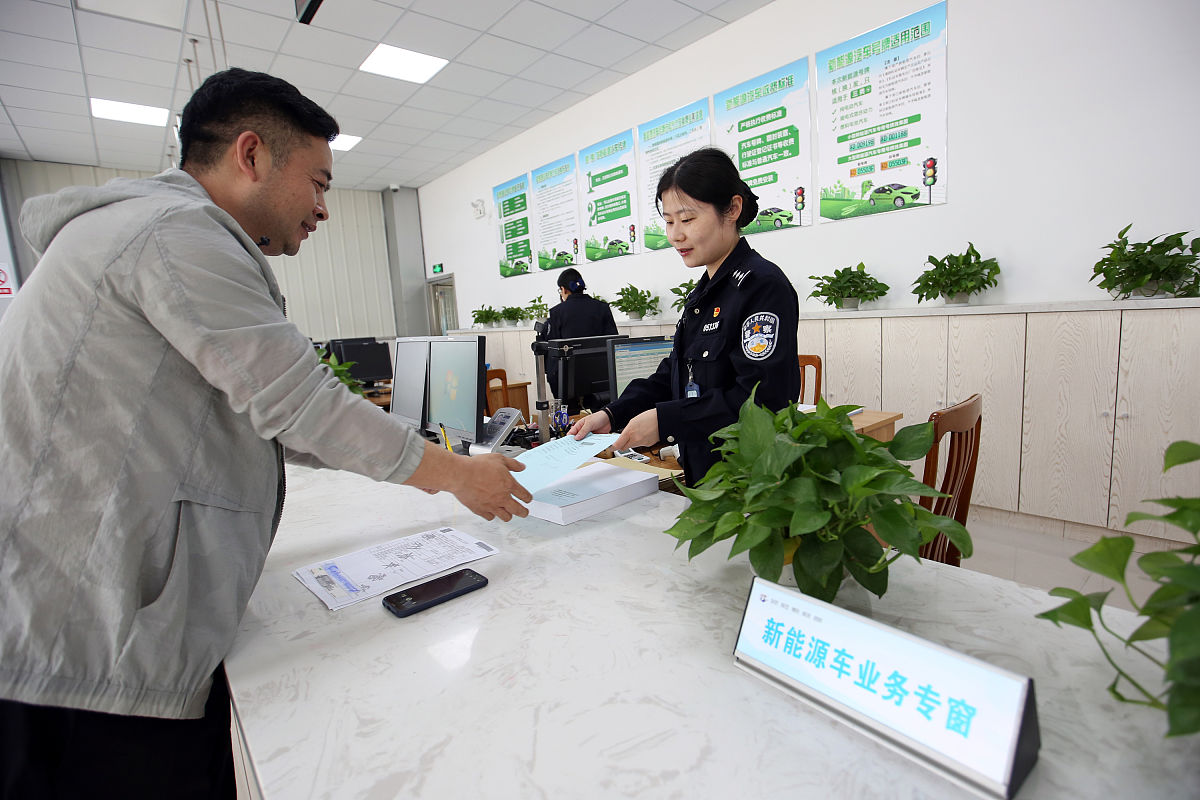 最多跑一次：基层公安机关服务流程优化与技术赋能