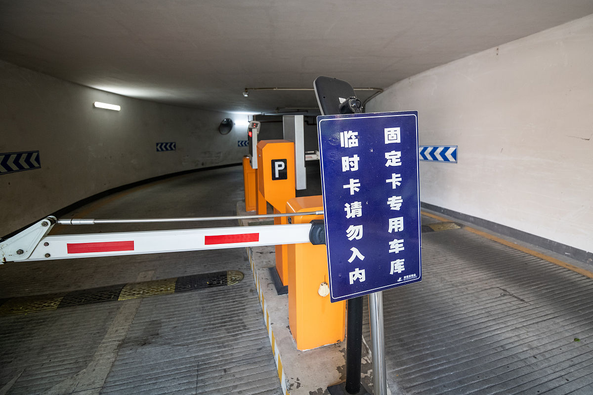 智能停车场设备指南：深度解析与实践应用