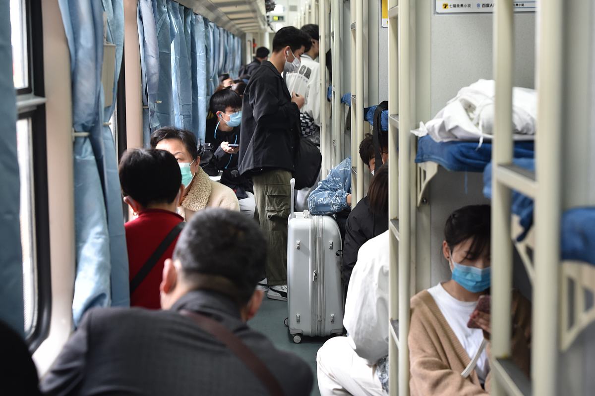 火车卧铺会安排陌生人同乘吗？