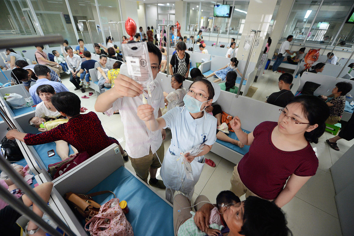 写一篇关于护理专业学生在延安大学咸阳医院儿科住院部进行护理岗位进行新生儿肺炎护理措施学习的过程。