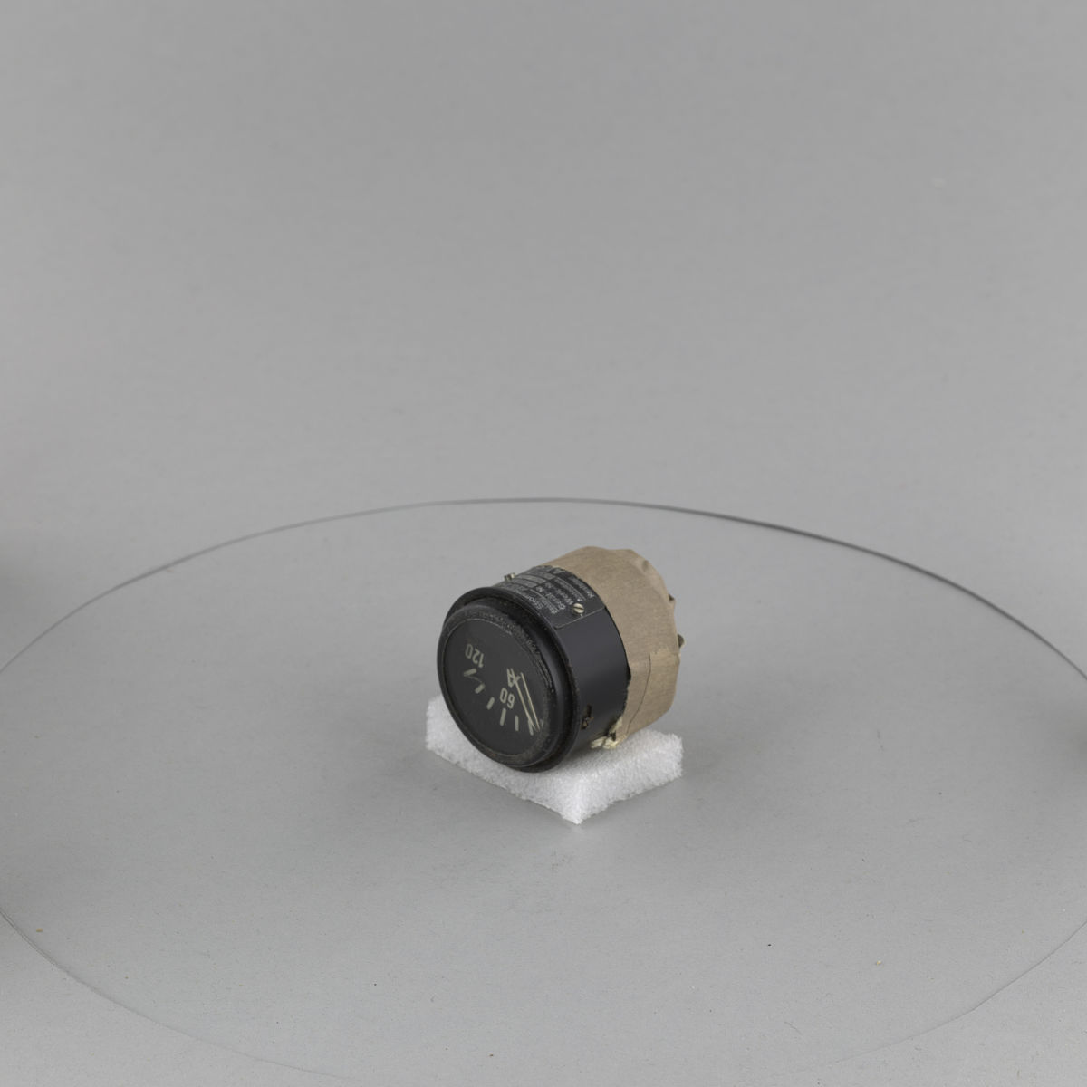 超声波距离传感器精度：影响因素及选择指南