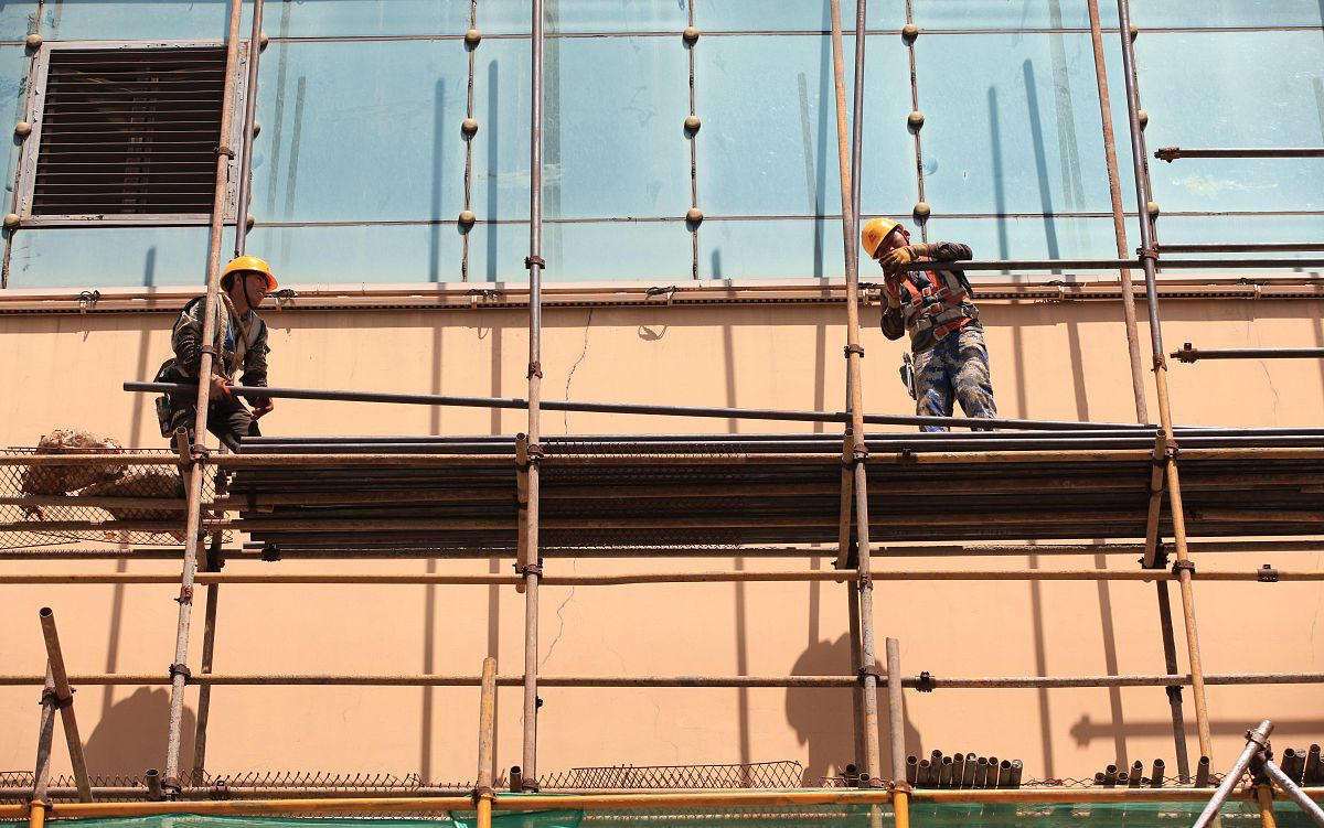 建筑施工检讨：外墙施工不规范及高空作业安全隐患