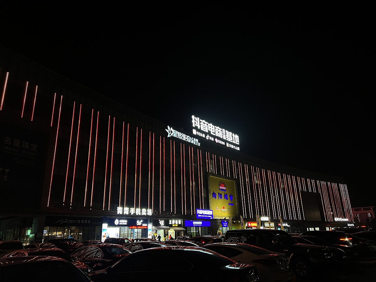 如果你是一名抖音语言教学主播在抖音语言教给别人如何做直播手稿具体内容会怎么写。先介绍自己豆姐来自农村的70后大姐在家照顾老人6年。挖痛点引共鸣。你会在直播间如何互动呢？需要5000个字左右