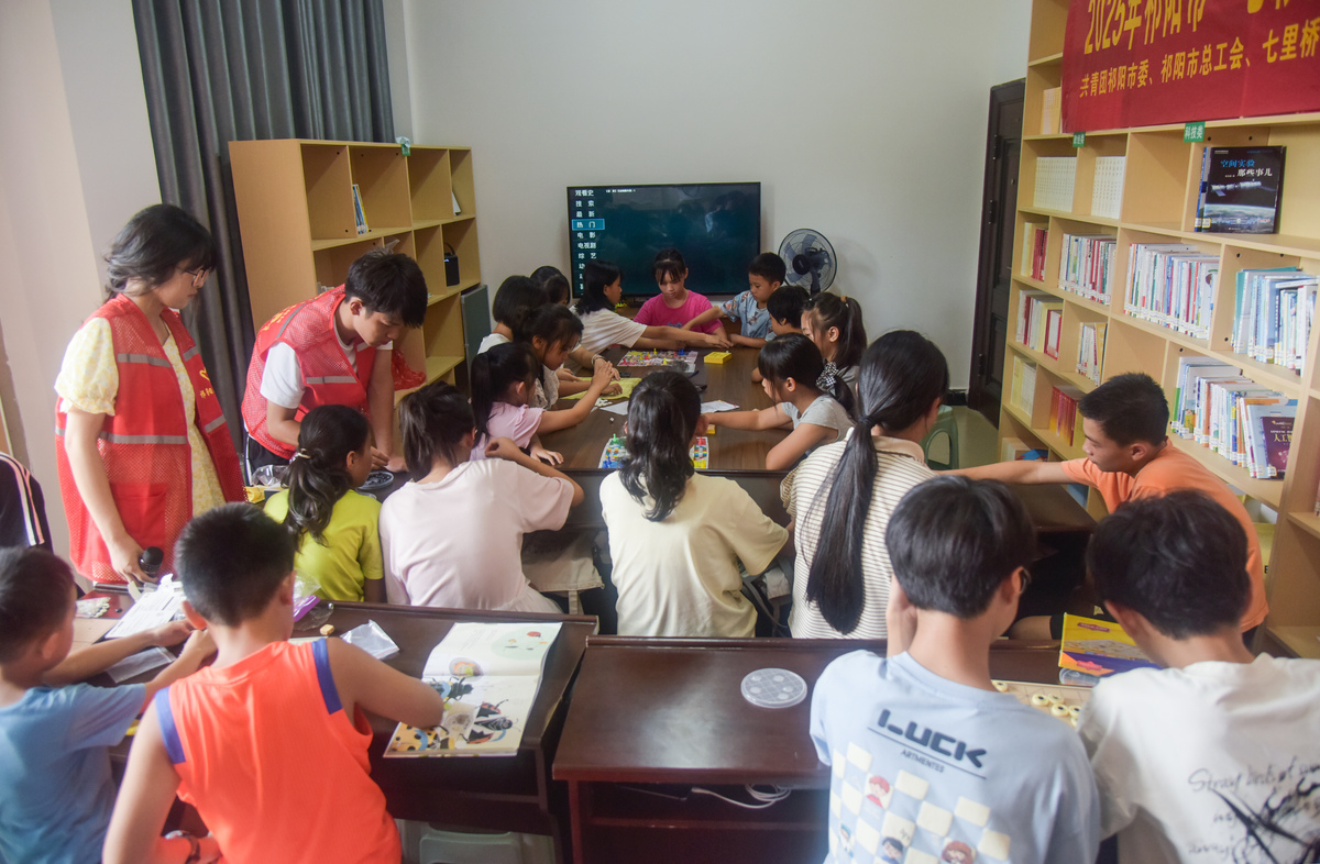 农村留守儿童困境：社区关爱缺失，心理疏导不足