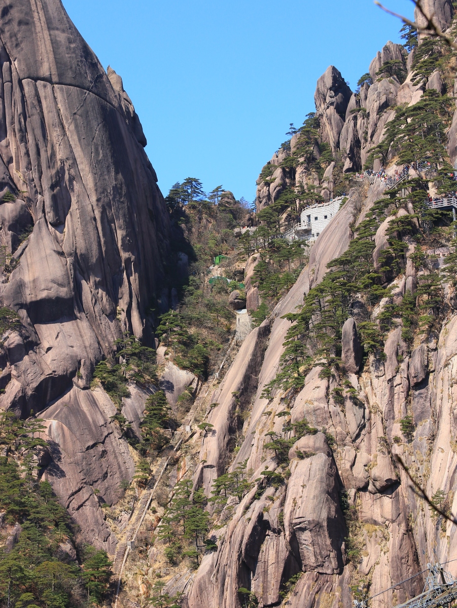 一,黄山风景区的核心景点黄山的核心景点包括云海,奇松,怪石和温泉,被