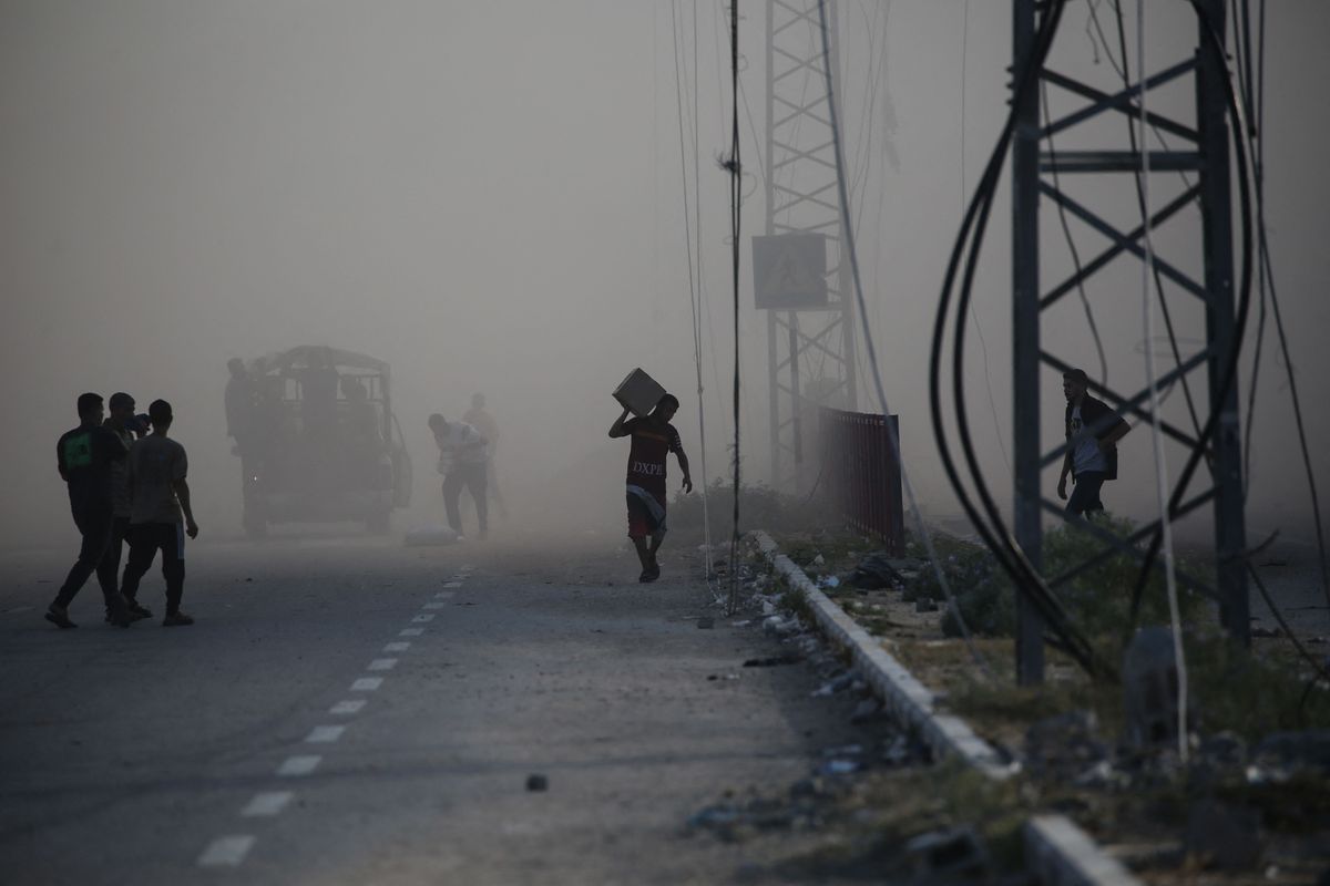 描述世界不同地区经济和政治因素的脆弱性。