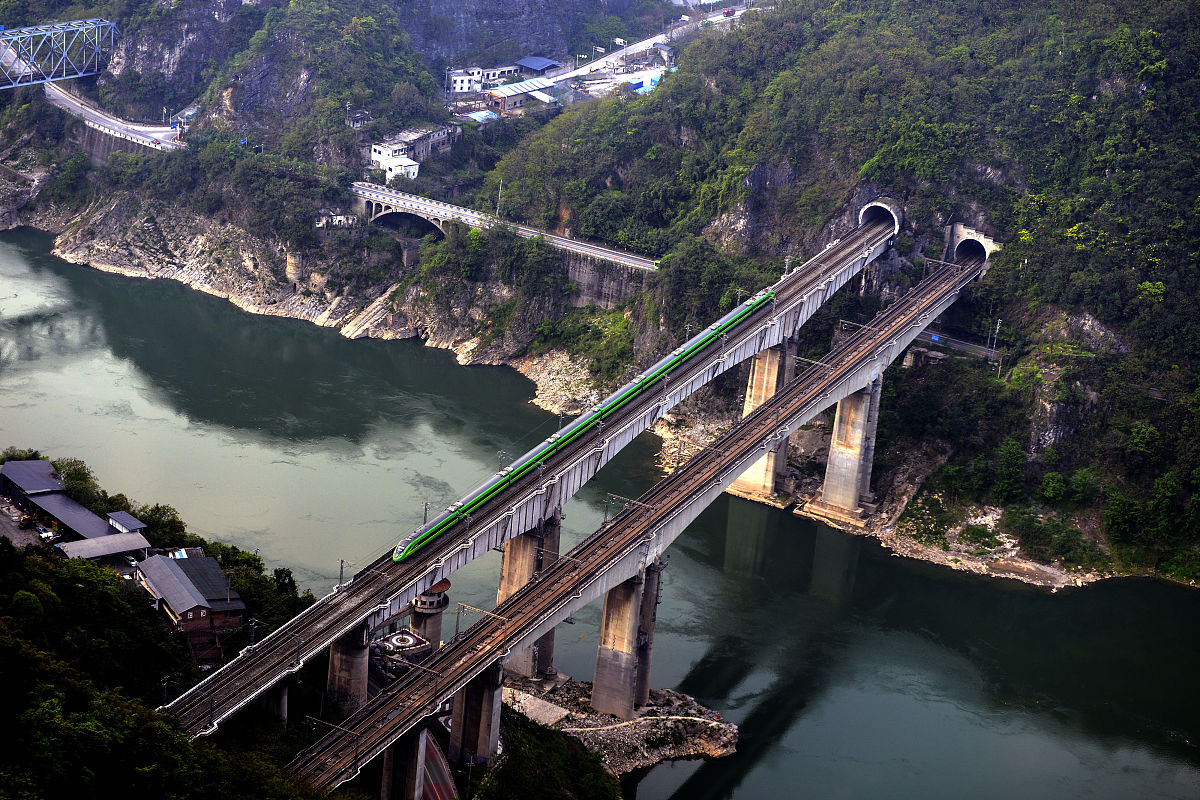 重庆2022年300分能上铁路学校吗