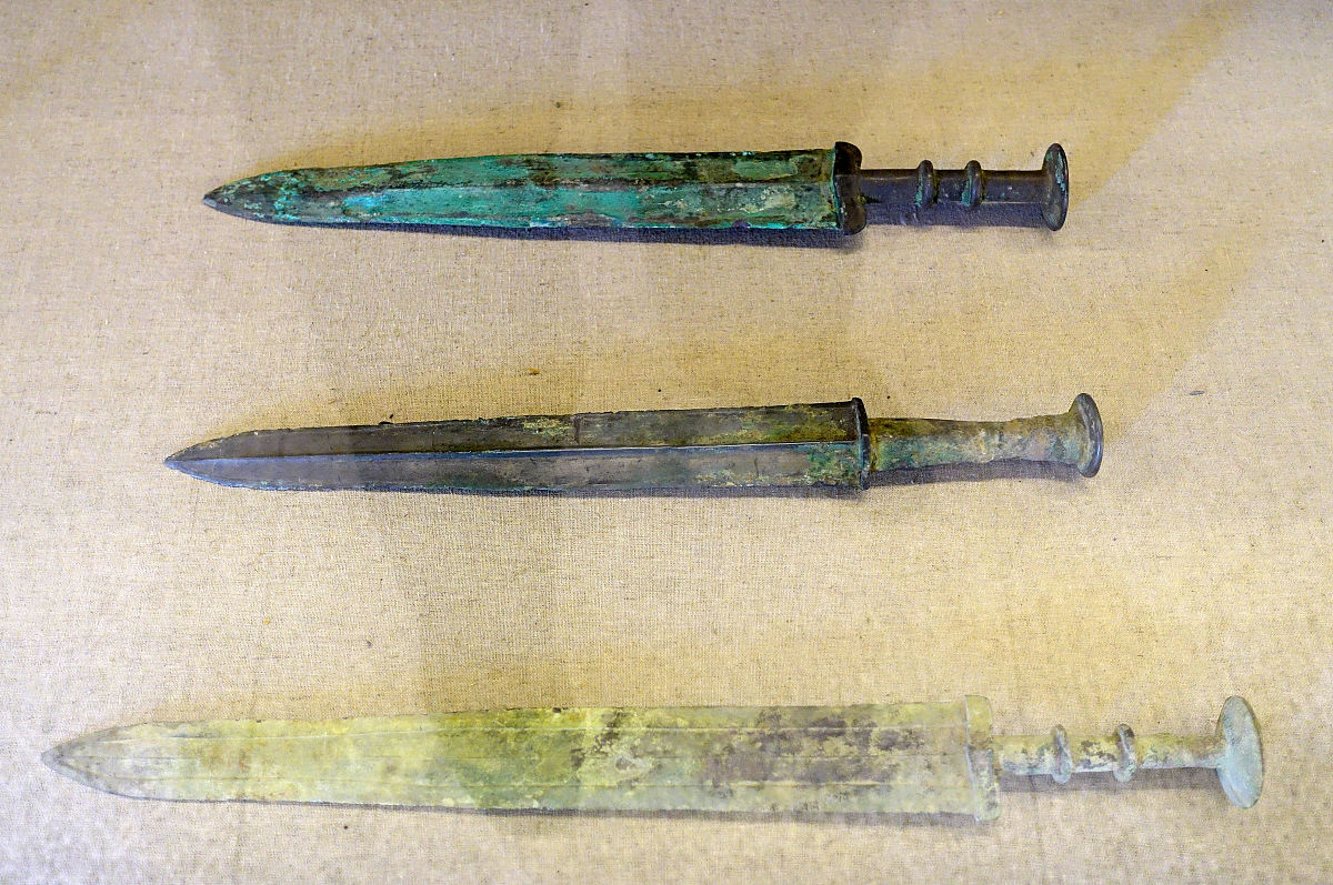 秦始皇为什么喜欢收集名剑？