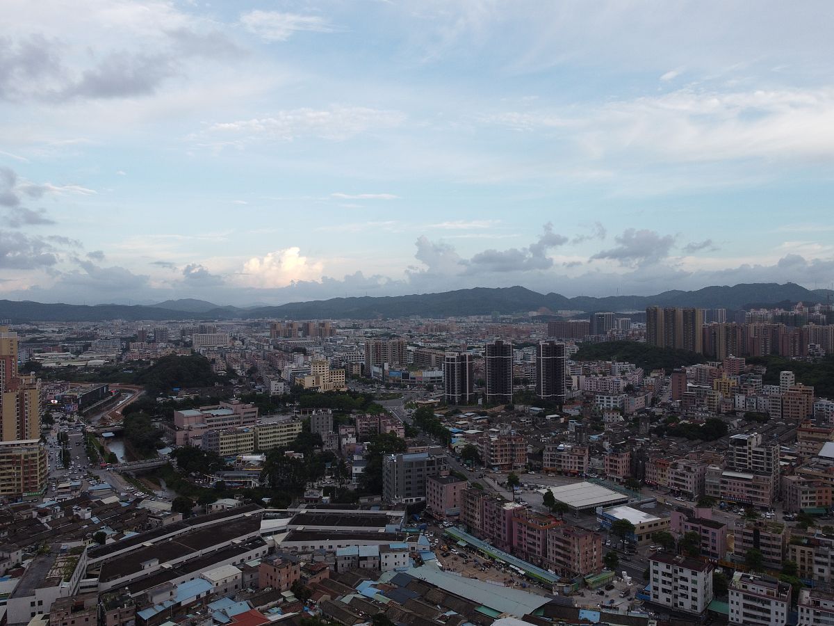 2020年8月6日,广东省东莞市清溪镇,航拍景象,建筑物.