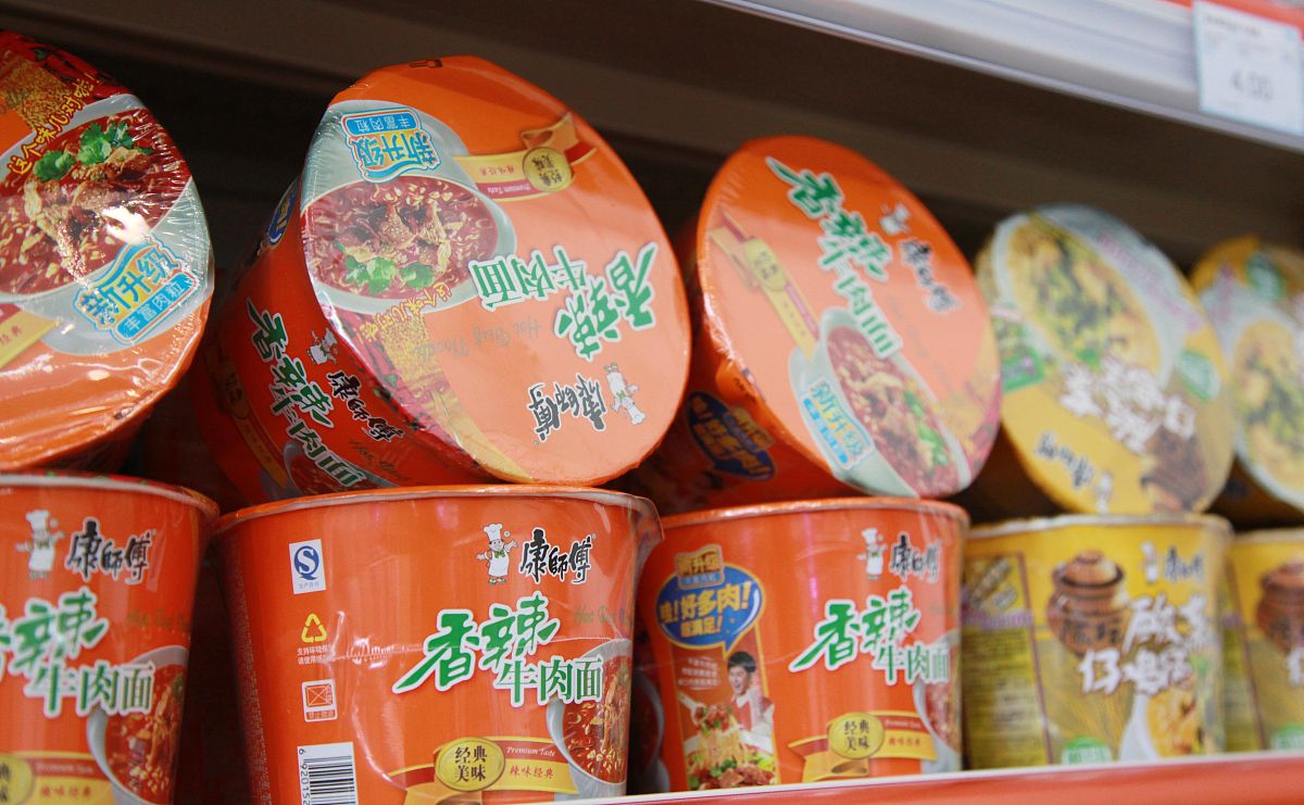 吃泡面不能喝可乐吗，