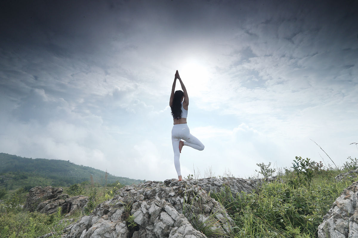 写一篇关于从小苦练瑜伽终于获得成功的语言优美记叙文