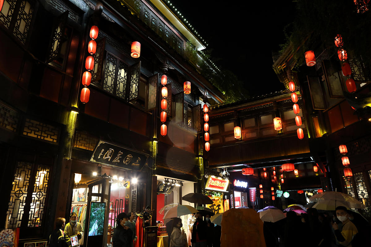 乐山到成都高铁旅游新体验：不到1小时畅游两座城市