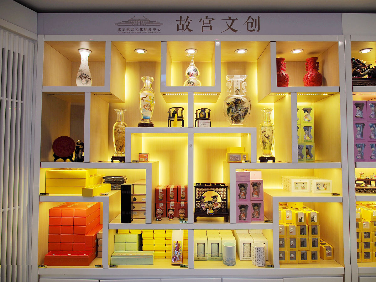 2019年9月3日,北京,故宫文创店内销售的文创商品.