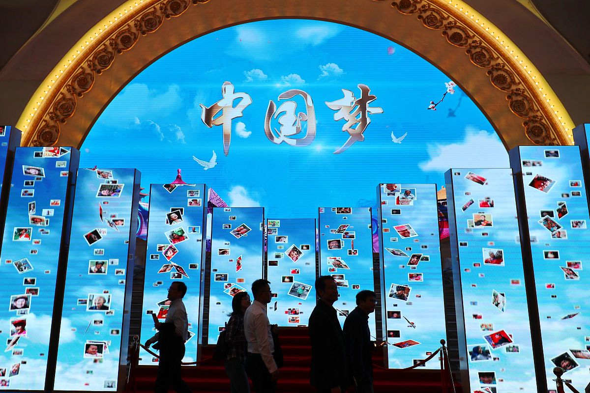 我的汇报主题是讲好中国故事塑造中国形象是青年所应担当作为我需要一段汇报的讲稿有关于我该讲什么样的故事要求举例是2023年的案例涉及不同的领域每一个例子要详细每一个方面不得少于400字
