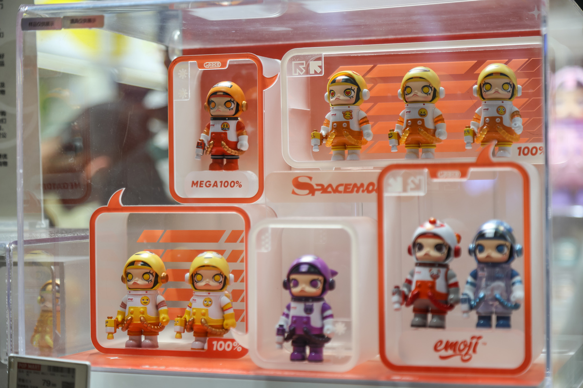 根据潮玩盲盒行业中出现的问题逐条列出对策1赌徒心理滋生畸形消费、2过度营销扰乱市场秩序、3、加强IP授权管理能力 不少于1500字