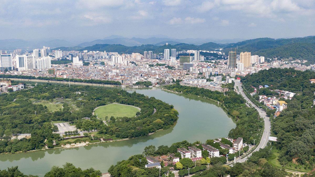 2019年8月6日,空中俯瞰广西百色市,山清水秀,生态秀美.
