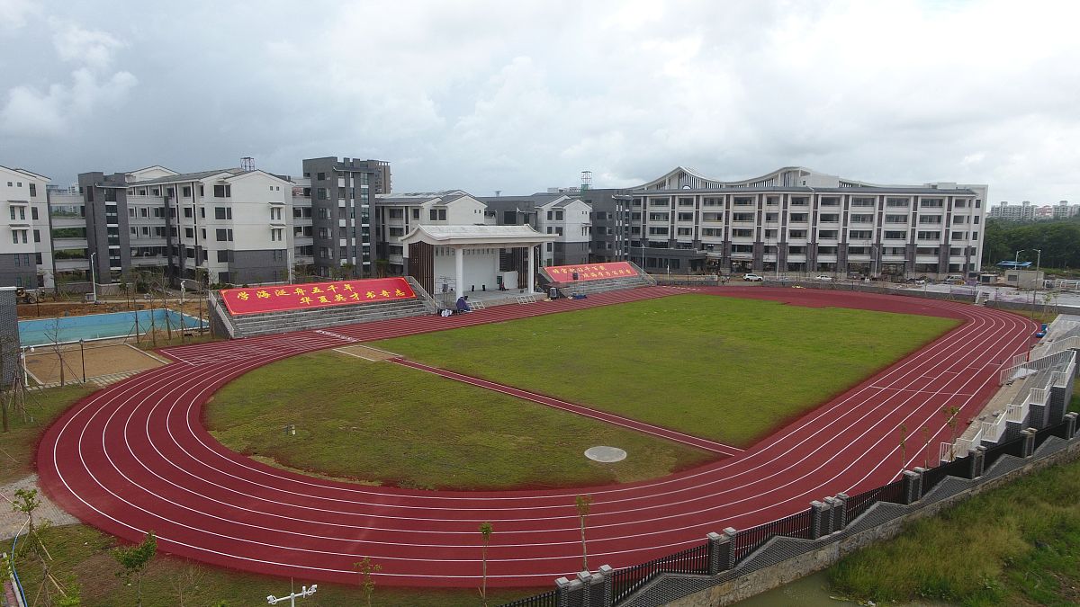 万源市职业高级中学评价：优势、劣势及改进建议