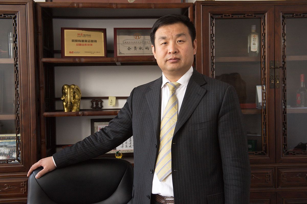 2013年12月30日,北京,翼龙贷网董事长王思聪接受记者采访.