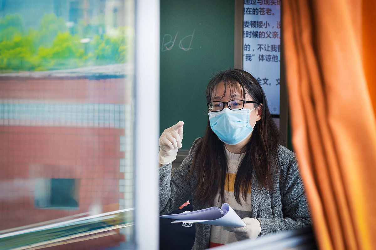 成都外国语专业学校开设了哪些专业？学校环境如何？