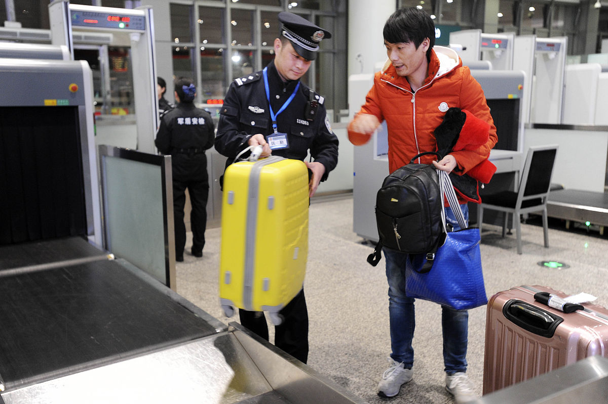 行李打包是作为机场配套服务单位此行业不光是盈利更需注重服务质量。这句话怎么说更好