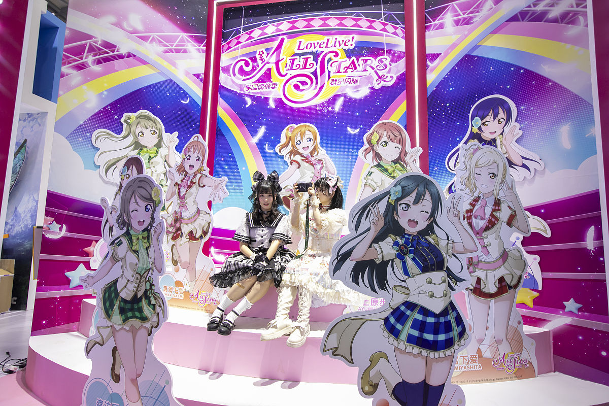 新化妆品公司通过偶像周边合作拓展市场：PESTEL 模型分析