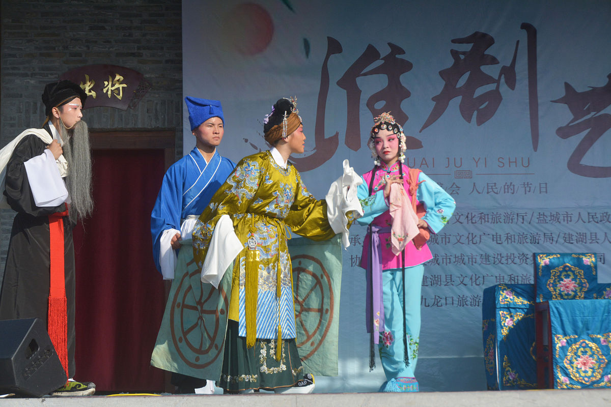 语文戏剧演出进入养老院孤儿院